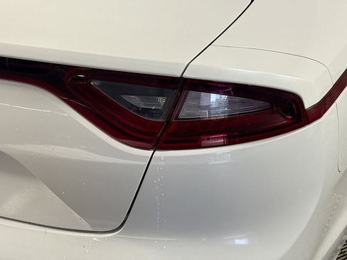 Used 2018 Kia Stinger Premium image 32