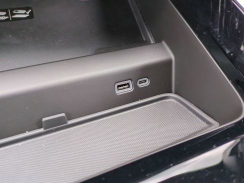 Used 2025 Chevrolet Tahoe High Country image 25