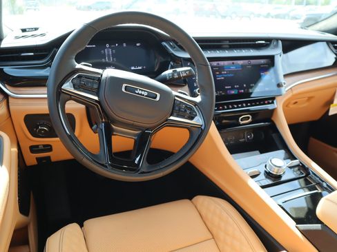 New 2026 Jeep Grand Cherokee Summit AWD/4WD image 2