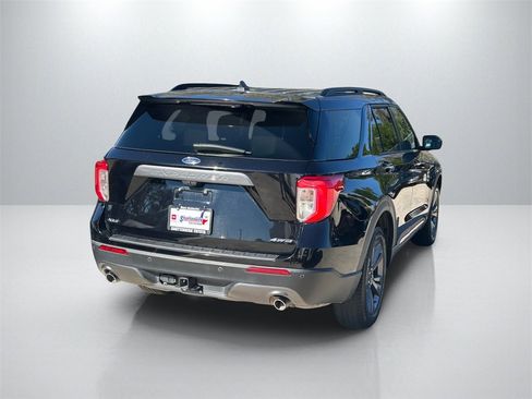 Used 2023 Ford Explorer XLT w/ Equipment Group 202A image 5