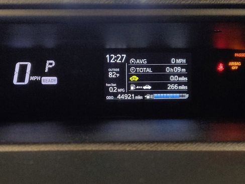 Used 2018 Toyota Prius C Three w/ Carpet Mat Package image 23