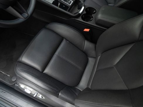 Certified 2026 Porsche Macan AWD/4WD image 16