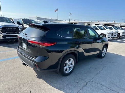Used 2023 Toyota Highlander LE FWD image 20