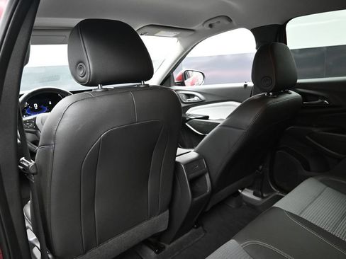 Used 2025 Chevrolet Trax LT w/ LT Convenience Package FWD image 23