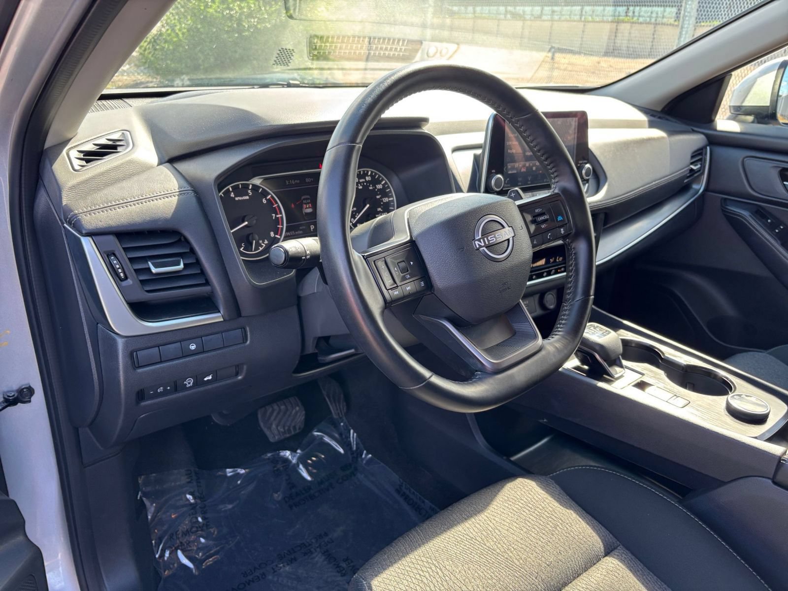 Used 2025 Nissan Rogue SV AWD/4WD image 35