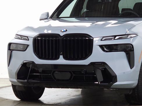 Used 2026 BMW X7 xDrive40i w/ M Sport Package AWD/4WD image 4