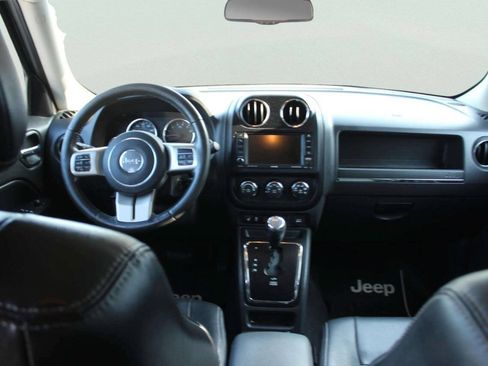 Used 2011 Jeep Patriot Latitude FWD image 7