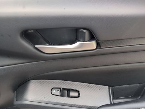 Used 2025 Nissan Altima 2.5 SV FWD image 33