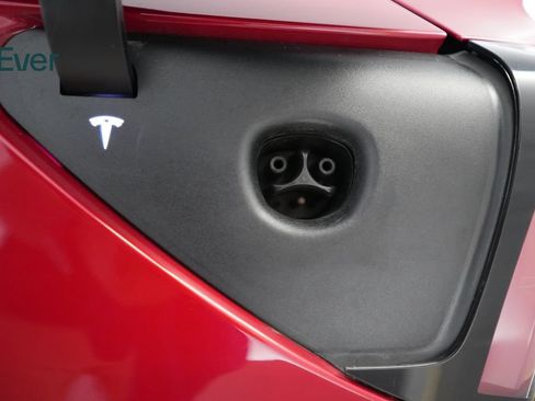 Used 2018 Tesla Model 3 Long Range RWD image 10
