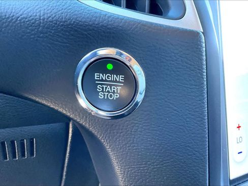 Used 2024 Ford Edge SEL image 35