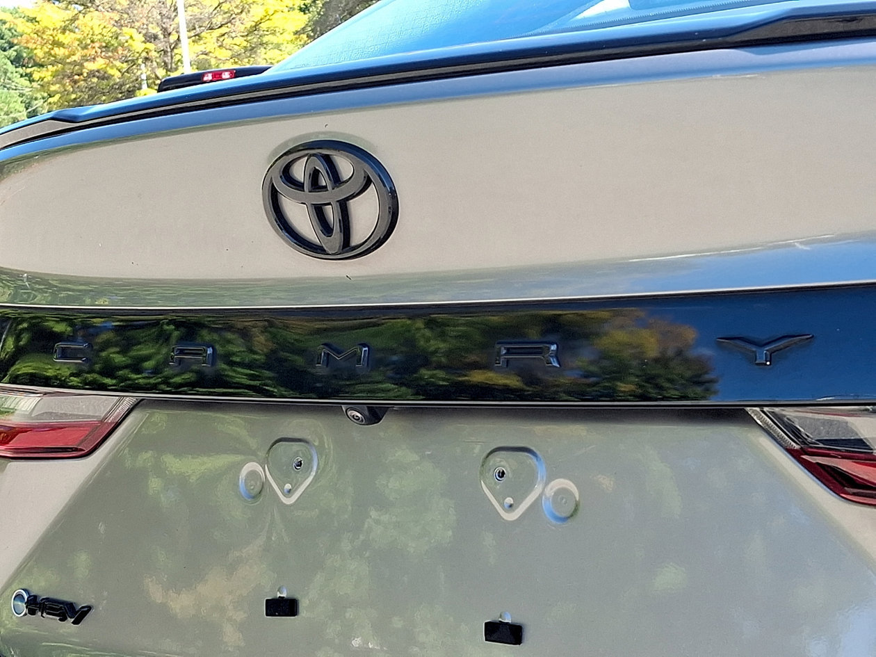 Used 2025 Toyota Camry XSE FWD image 32