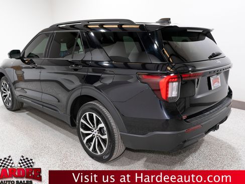 Used 2025 Ford Explorer ST-Line image 3