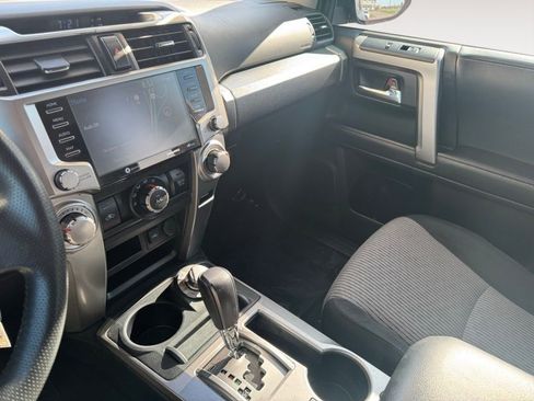 Certified 2020 Toyota 4Runner SR5 AWD/4WD image 15