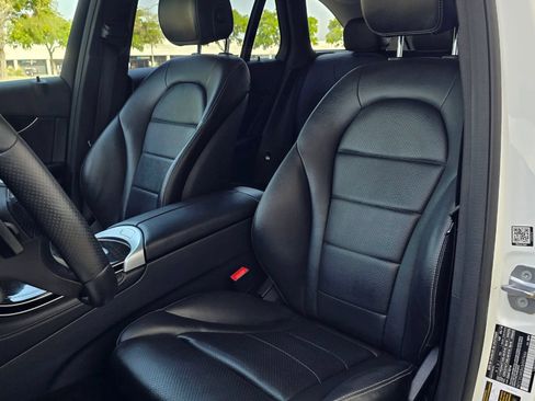 Used 2018 Mercedes-Benz GLC 300 4MATIC image 24