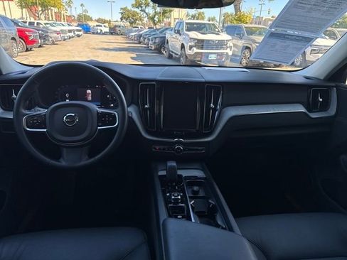 Used 2025 Volvo XC60 B5 Plus image 12