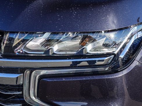 Used 2024 Chevrolet Suburban LT image 26