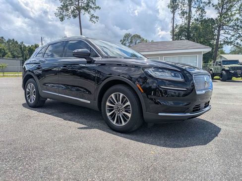 Used 2022 Lincoln Nautilus Reserve w/ Luxury Package FWD image 2