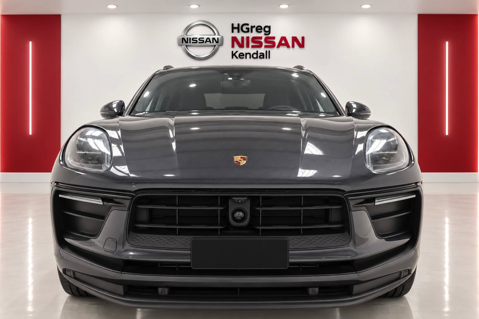 Used 2025 Porsche Macan w/ Premium Package Plus AWD/4WD image 5