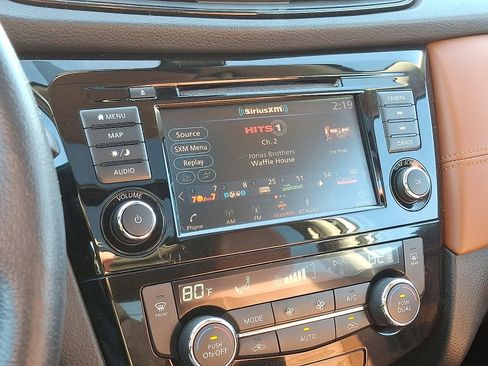 Used 2019 Nissan Rogue SL w/ Premium Package image 20