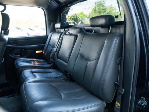 Used 2003 Chevrolet Avalanche 4x4 w/ Suspension Package, Off-Road image 14