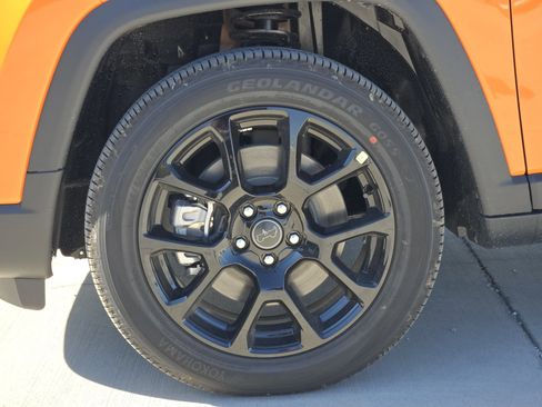 New 2026 Jeep Compass Latitude image 10