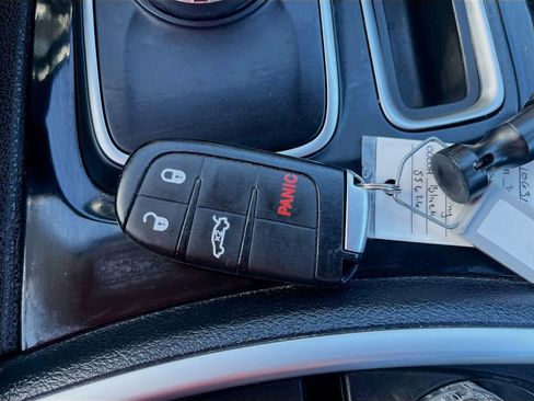 Used 2023 Chrysler 300 Touring w/ Sport Appearance Package image 32