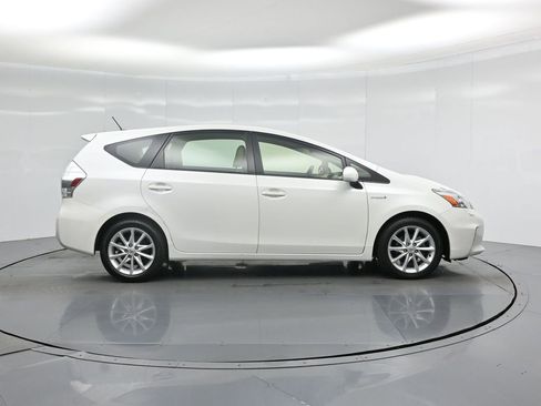 Used 2014 Toyota Prius V Five image 24