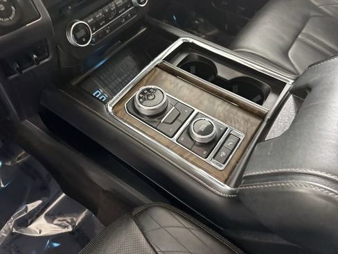 Used 2018 Ford Expedition Platinum image 18