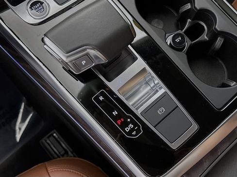 Used 2022 Audi Q8 Premium Plus w/ Premium Plus Package AWD/4WD image 16