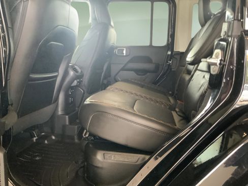 Used 2022 Jeep Wrangler Unlimited Sahara AWD/4WD image 29