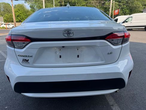 Used 2021 Toyota Corolla LE image 6