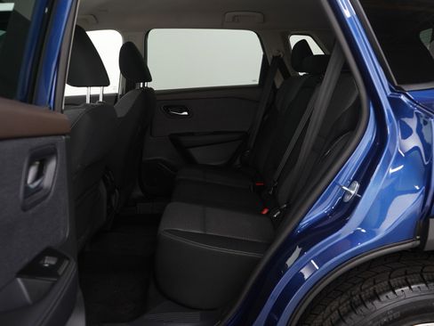 Used 2022 Nissan Rogue SV image 18