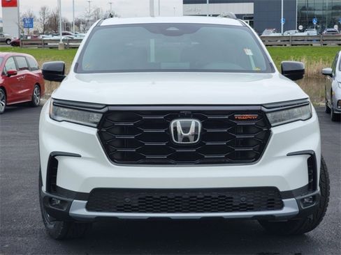 New 2025 Honda Pilot TrailSport image 2