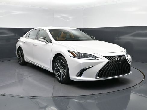 Certified 2023 Lexus ES 300h w/ Premium Package image 9