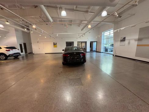 Used 2025 Nissan Altima 2.5 SV FWD image 13