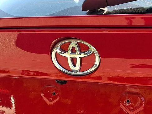 Used 2022 Toyota C-HR XLE FWD image 32
