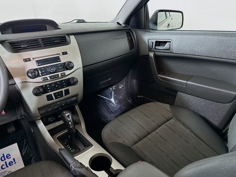 Used 2010 Ford Focus SE FWD image 20