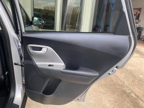 Used 2021 Kia Niro LX image 17