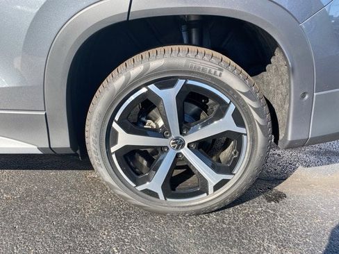 New 2025 Volkswagen Tiguan SE image 19