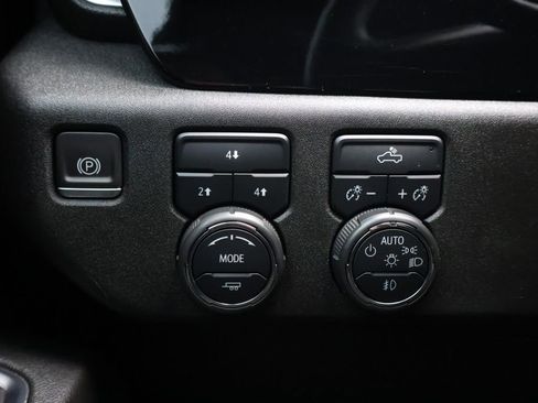 Used 2024 Chevrolet Silverado 2500 LT AWD/4WD image 37