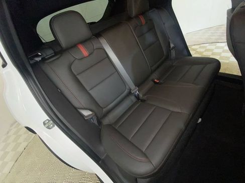 Used 2025 Chevrolet Trax RS FWD image 10
