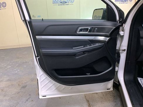 Certified 2017 Ford Explorer XLT w/ Equipment Group 202A image 29