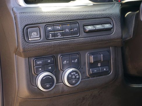 Used 2021 GMC Yukon Denali w/ Denali Ultimate Package AWD/4WD image 12