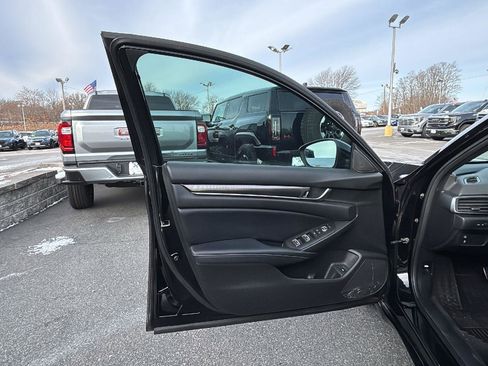 Used 2018 Honda Accord Sport image 23