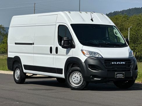 Used 2024 RAM ProMaster 2500 FWD image 1