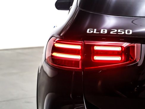Certified 2024 Mercedes-Benz GLB 250 4MATIC image 17