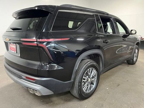 Used 2026 Chevrolet Traverse LT FWD image 3