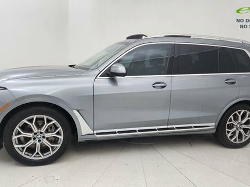 Used 2025 BMW X7 xDrive40i AWD/4WD image 3