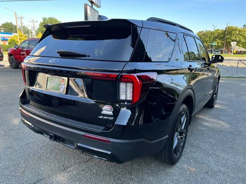 Used 2025 Ford Explorer ST-Line w/ ST-Line Street Pack AWD/4WD image 4