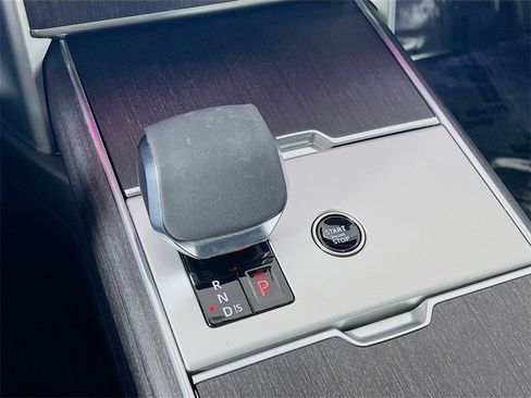 Used 2025 Land Rover Range Rover Long Wheelbase SE image 17